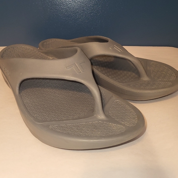 Telic Energy Flip Sandal In Dolphin Gray Men's Size 12 - Picture 1 of 7